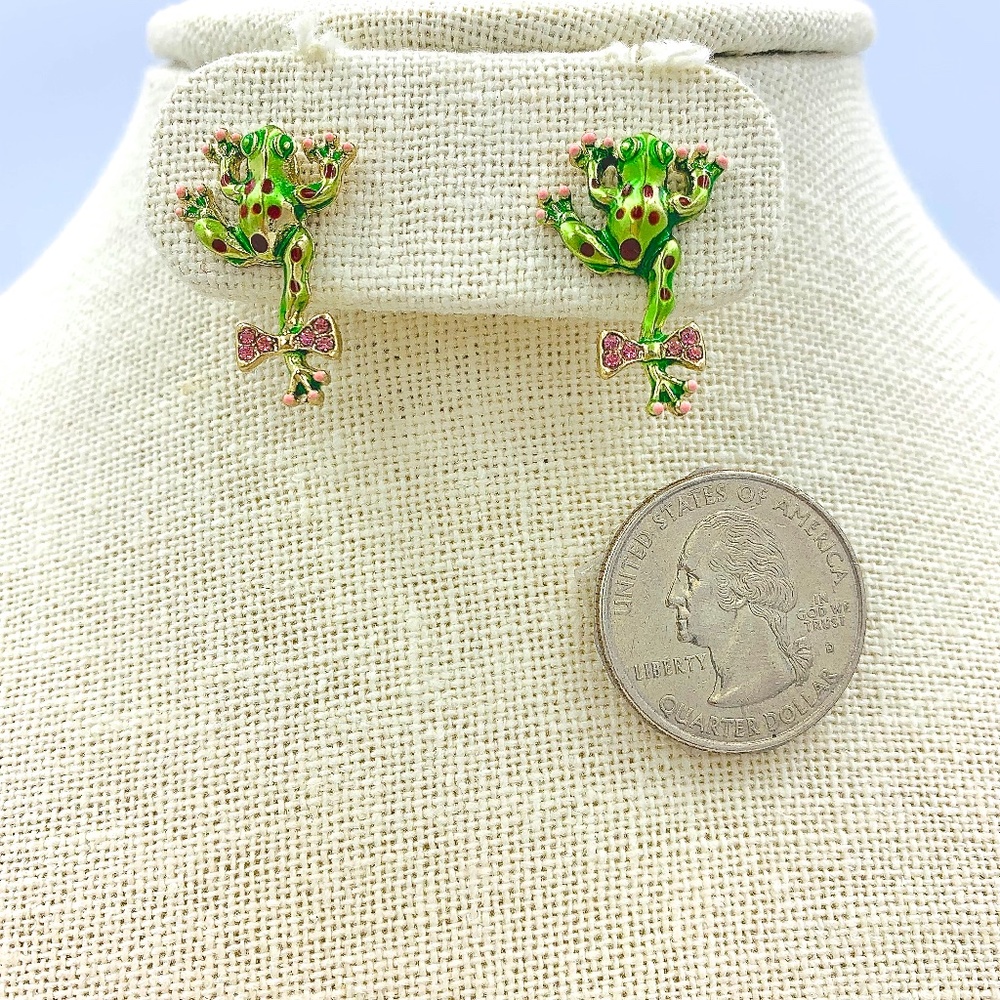 FROG STUD ENAMEL EARRINGS - GREEN